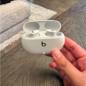 Beats Studio Buds - white